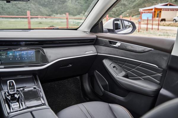 試駕賽道級寬體家轎奕炫MAX 從麗江自駕香格里拉納帕海