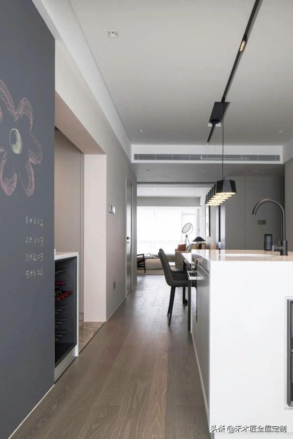 145㎡都市理想居所，清爽大方、極盡現代簡約之美