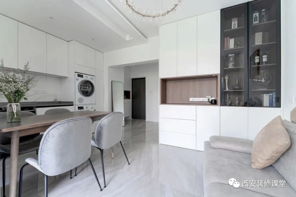 客廳不要傳統，長條桌布局可好？