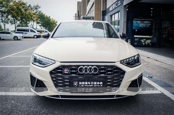 獨一無二的奧迪S4,鍛造碳纖維內飾讓人耳目一新 獨一無二的奧迪S4,鍛造碳纖維內飾讓人耳目一新