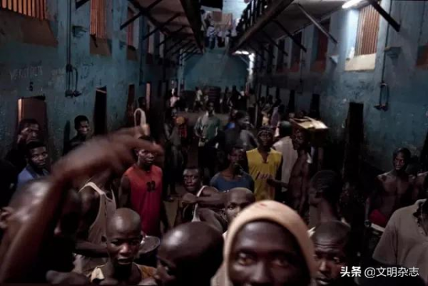 在等待中的生存：Pademba監獄紀實