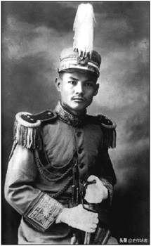 1976年,華國鋒擔任軍委主席後,中央選出的5位副主席都是誰? 1976年,華國鋒擔任軍委主席後,中央選出的5位副主席都是誰?