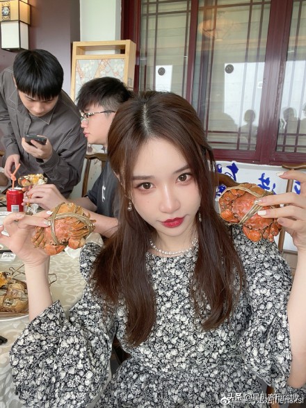 千萬網紅雪梨偷稅漏稅被罰六千多萬!網友:再查查她賣的假貨吧 千萬網紅雪梨偷稅漏稅被罰六千多萬!網友:再查查她賣的假貨吧