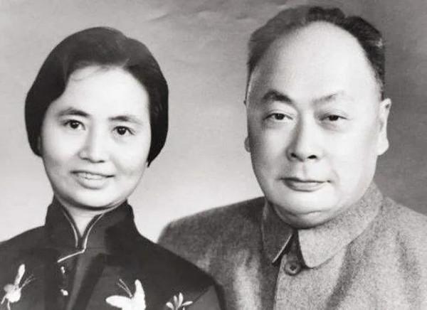 55年授銜時，十大開國元帥夫人被授什麼銜？分別擔任什麼職務？