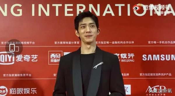 北影節閉幕式，鞏俐顏值太能打了