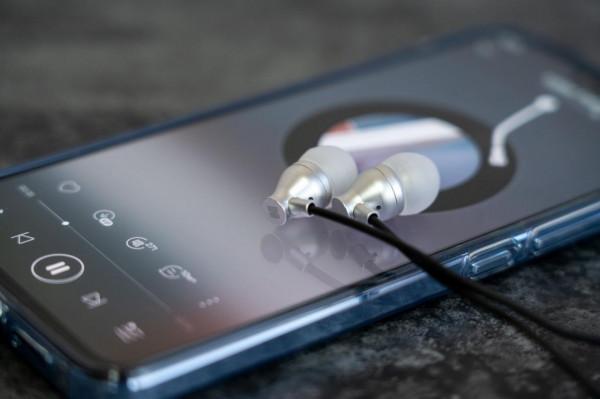 降維打擊再現，HIFIMAN RE800銀調價後香得很