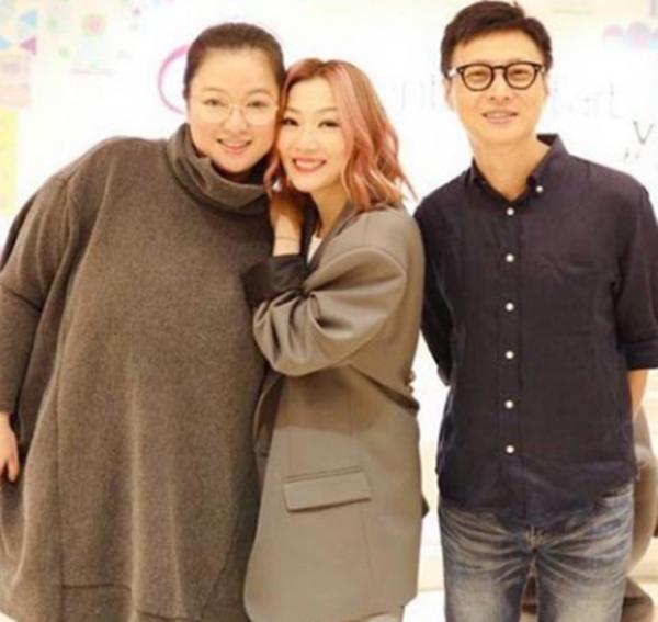 李珊珊疑健康再出問題!林保怡陪她看病抽血,曾患驚恐症一度瀕死 李珊珊疑健康再出問題!林保怡陪她看病抽血,曾患驚恐症一度瀕死