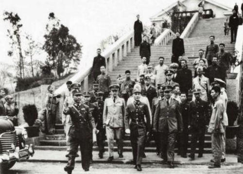 1946年，戴笠失事前，曾給蔣介石發了一封密報，蔣看後沉默幾小時