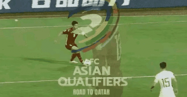 同樣是穿著印有中國國旗的隊服