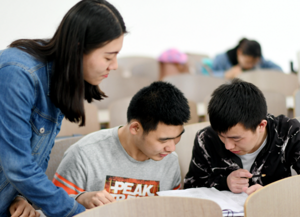 “上過大學”和“沒上過大學”區別，4方面對比，網友：太真實了