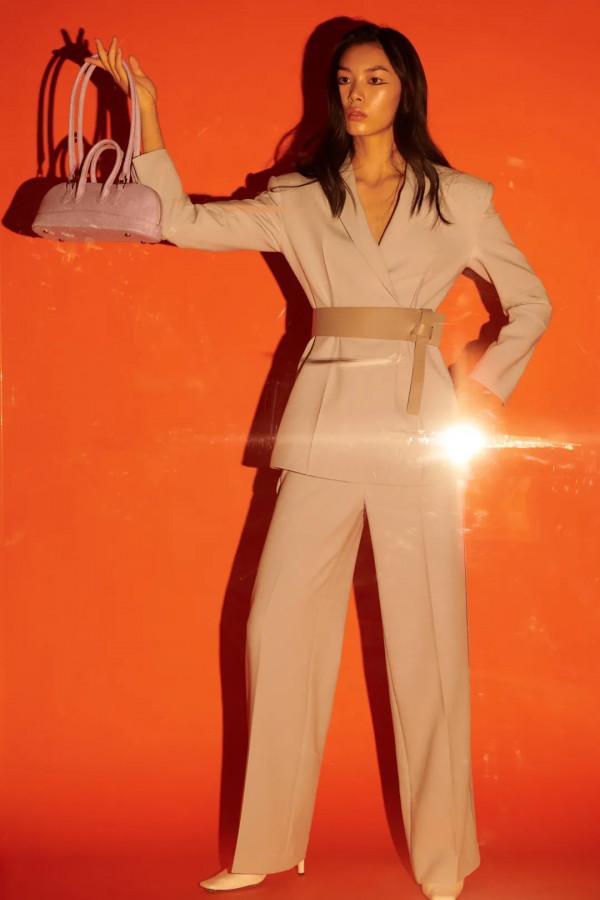 裴蓓的果敢女性衣櫥，被張家誠拍出來了