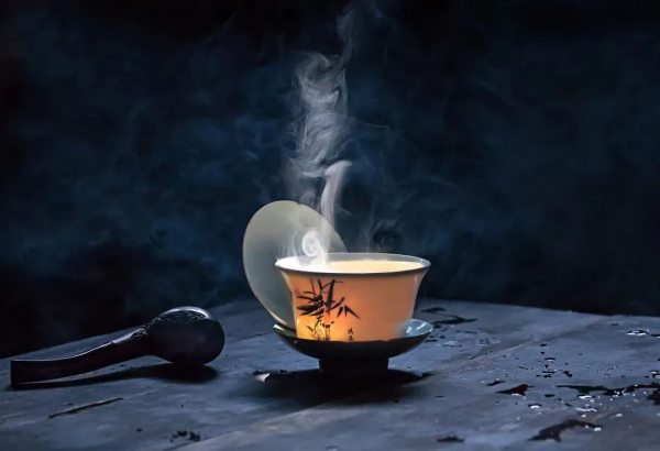 ​人到中年，放下菸酒，與茶為友