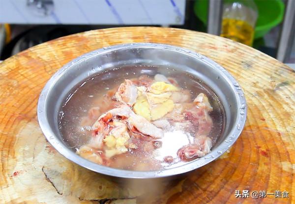 飯店的辣子雞為啥好吃，學會這個醃製是關鍵，金黃焦酥，香辣可口