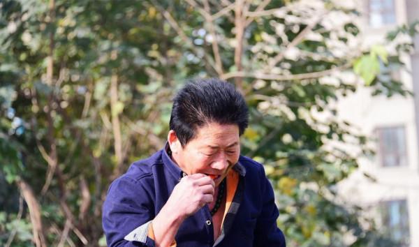 中國辣王李永志：一餐5斤辣椒配白酒，32個魔鬼辣椒擊敗印度老人