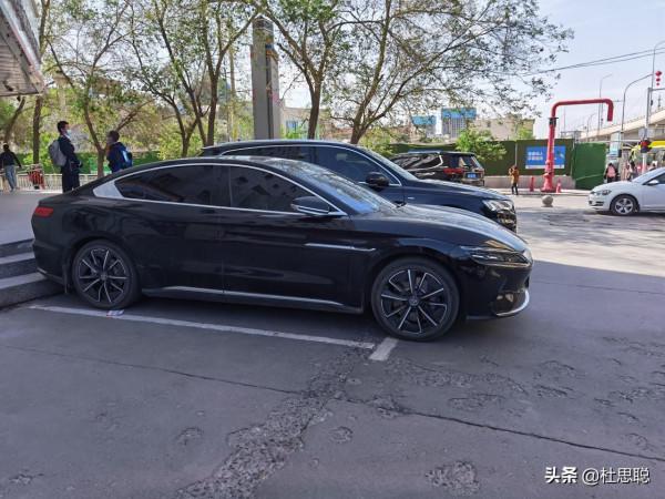 漢EV自駕新疆,烏魯木齊停車7小時收費48,晚上駐車瑪納斯 漢EV自駕新疆,烏魯木齊停車7小時收費48,晚上駐車瑪納斯