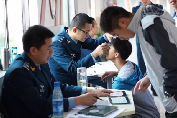 參加空軍招飛要滿足什麼條件?有5個要求,你符合嗎?瞧一瞧 參加空軍招飛要滿足什麼條件?有5個要求,你符合嗎?瞧一瞧