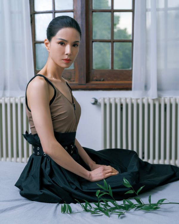 6位中年女星背影殺：年近半百仍似少女，胖一絲累贅、瘦一點沒味