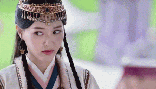 唐嫣已經糊到開始給人做配了? 唐嫣已經糊到開始給人做配了?