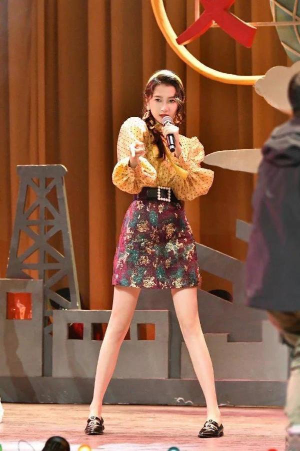 關曉彤參加綜藝復古風打扮，感覺比走紅毯還好看