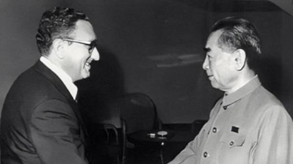 尼克松問毛主席：您有什麼特長？主席回答後，尼克松向他鞠了一躬