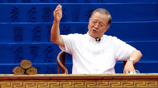 有錢就有尊嚴嗎？做官就有尊嚴嗎？不！這樣，才叫有尊嚴……