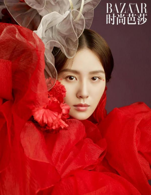 劉詩詩牡丹花間大片，宛如畫中美人，仙氣十足