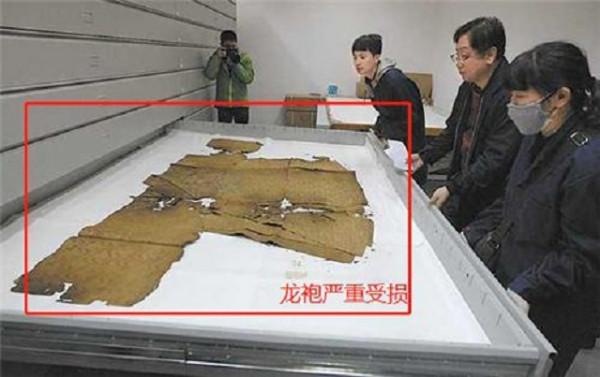 甘肅古墓出土17塊石質屏風，20年後專家痛哭：是我們犯了大錯