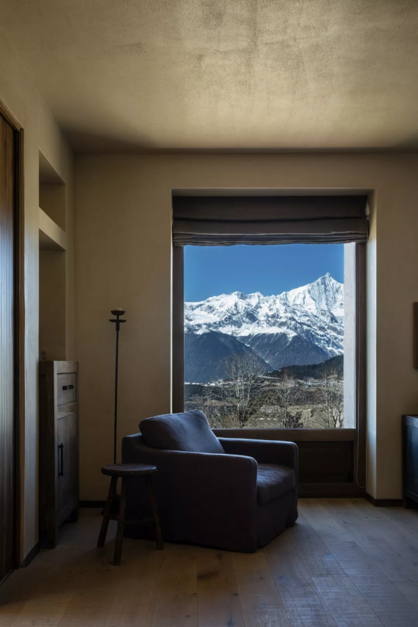 絕美雪山旁的避世酒店