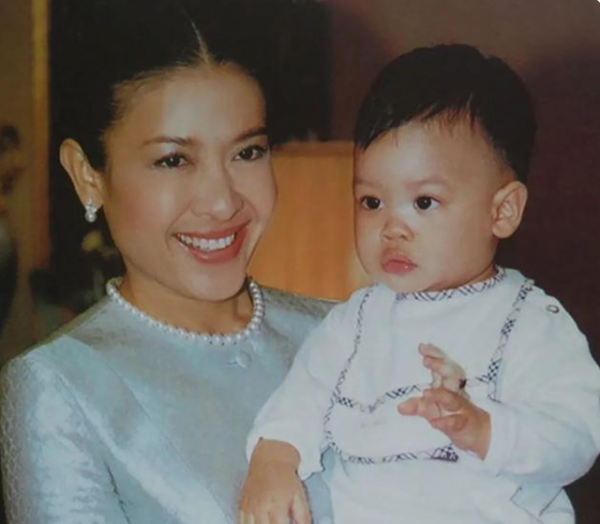 提幫功不顧泰王阻攔，公開為西拉米慶祝生日，最難忘是生母恩情