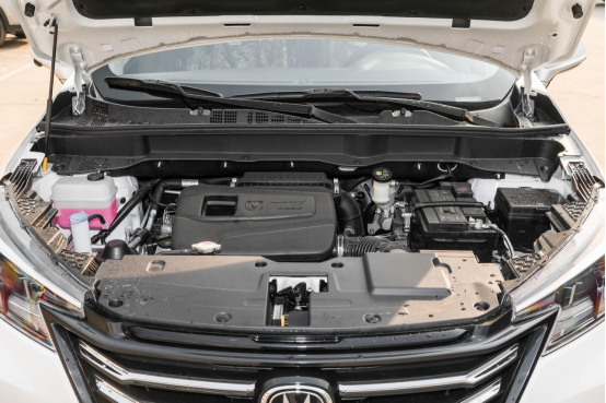 長安CS15頂配車型僅需7.69萬元，百公里油耗僅為6.6L