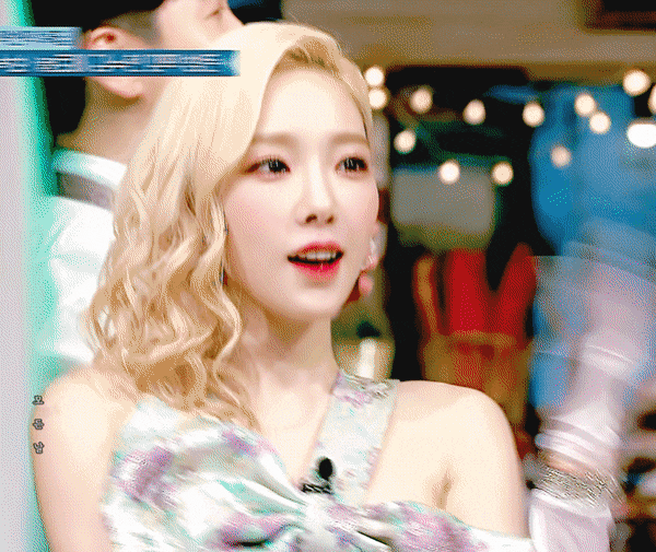 閃閃惹人愛的泰妍最新動圖來啦，美爆啦