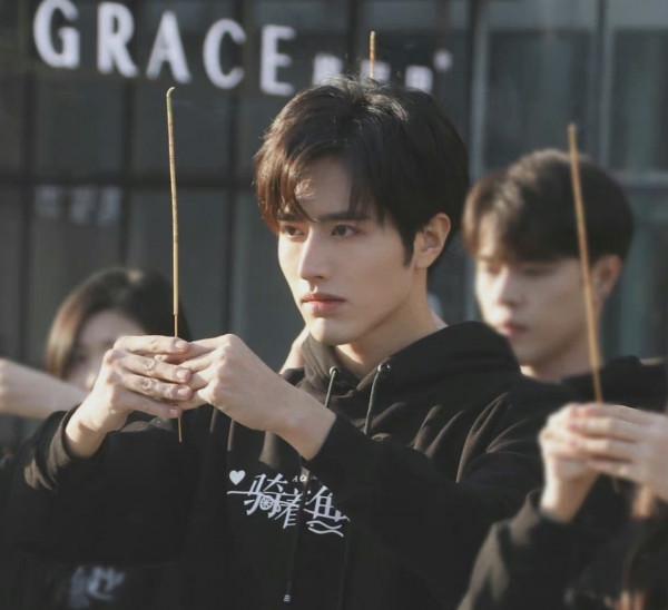 現代裝帥氣十足，穿上古裝就變醜，這些男星怎麼還有兩幅面孔？