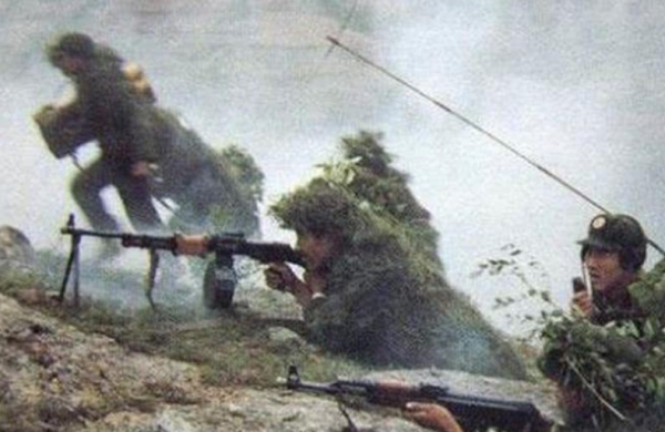 21歲戰士犧牲,母親苦等20年湊夠路費,墳前放聲痛哭:媽媽來晚了 21歲戰士犧牲,母親苦等20年湊夠路費,墳前放聲痛哭:媽媽來晚了