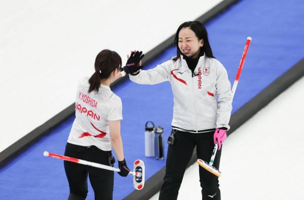 冰壺&mdash;&mdash;女子迴圈賽：日本隊勝加拿大隊