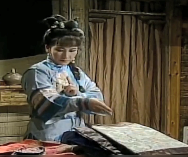 盜墓賊挖出無頭女屍，男子覺得可憐便把他埋了，民間故事