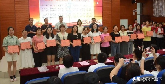 教師這份職業真的安逸嗎？分享一個山區縣鄉村老師的真實故事