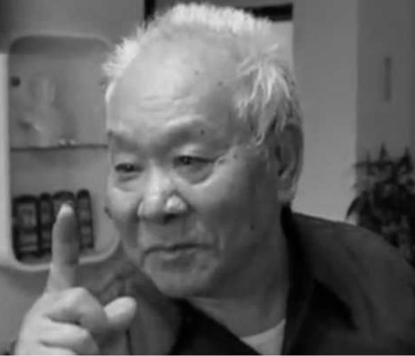 內蒙古斷臂流浪漢常年餵馬，村裡迎來幾輛汽車，首長：終於找到你