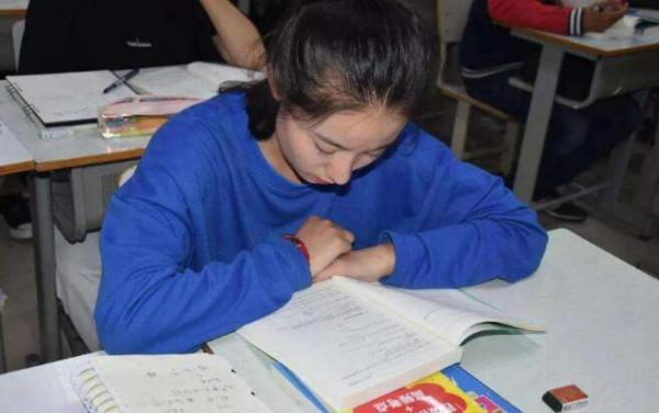 “新型啃老”悄然興起,本科畢業後不上班不掙錢,父母還引以為傲 “新型啃老”悄然興起,本科畢業後不上班不掙錢,父母還引以為傲