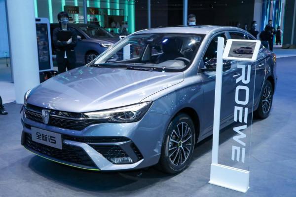 8.29萬元 榮威i5 1.5L自動黑金版上市