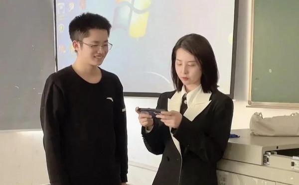 為了愛，學生大膽向老師表白遭拒，留學歸來終於贏得了老師的芳心