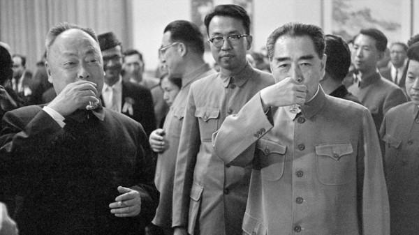 1959年人民大會堂舉辦國宴，天花板上藏著50個人，他們是誰呢？