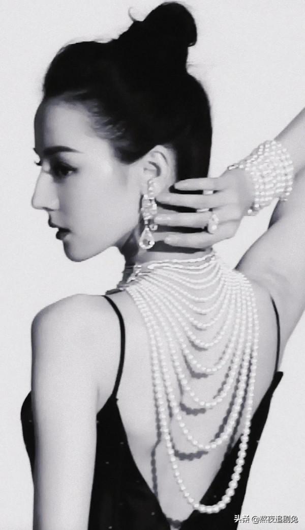 今天的熱巴貴氣名媛 氣場全開