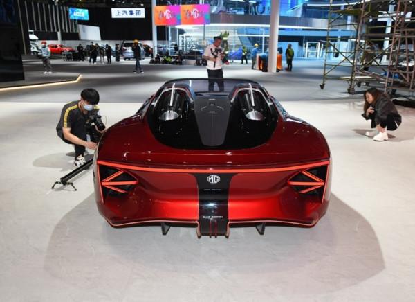 很多車企都意識到要做純電動跑車,名爵推出Cyberster,快人一步 很多車企都意識到要做純電動跑車,名爵推出Cyberster,快人一步