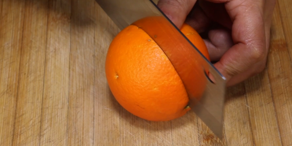 原來橙子這樣切，不流汁不髒手，教你切橙子小竅門，孩子搶著吃