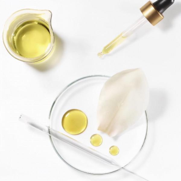 護膚有講究，58歲的徐阿姨臉上白白嫩嫩無皺紋，原來她這樣護膚