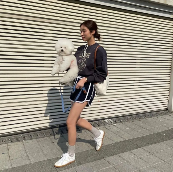 今年早秋，打敗小白鞋，這雙鞋誰穿誰美