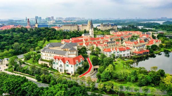 以企業總部看&mdash;&mdash;全球五大通訊裝置供應商，三星中興以超高層引領