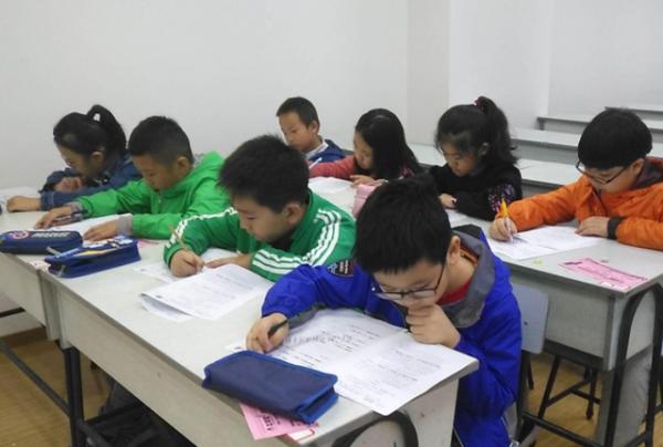 “我家有錢,可以請一對一家教嗎?”教育部給出回覆,家長放心了 “我家有錢,可以請一對一家教嗎?”教育部給出回覆,家長放心了