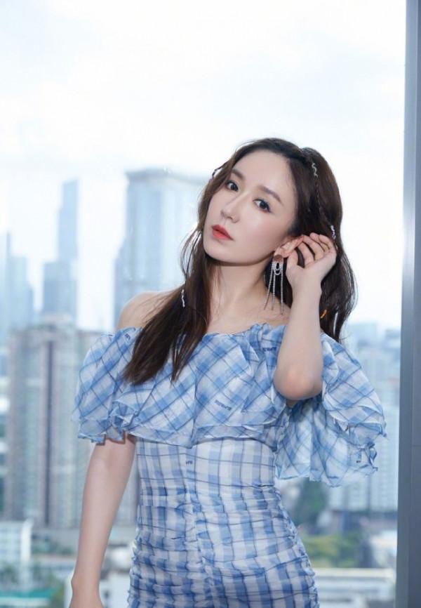 婁藝瀟直播變化大到認不出,整容過度,你還能認得出來嗎 婁藝瀟直播變化大到認不出,整容過度,你還能認得出來嗎