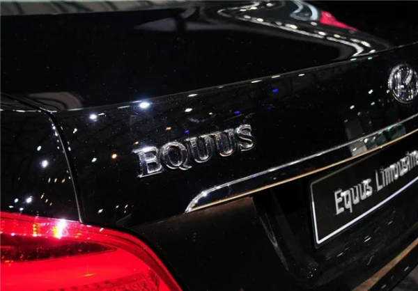 車300：比輝騰更低調的百萬豪車，配5.0L V8發動機，曾是總統座駕